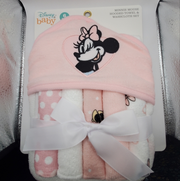 DISNEY BABY Minnie Mouse Hooded Towel with 5 Piece Washcloth Set - Picture 6 of 7